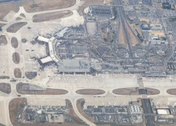 La piste 4 (06/24), en haut de l'image. Photo copyright Le Journal de l'Aviation - tous droits réservés