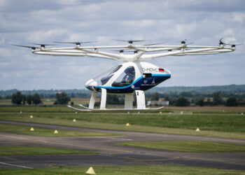 Volocopter avait effectué plusieurs vols expérimentaux avec pilote au départ de l'aérodrome de Saint-Cyr-l'École au mois d'août dernier. © Volocopter