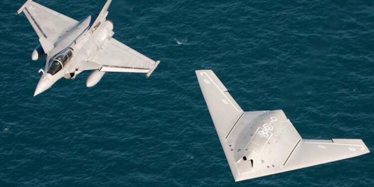 Dassault Aviation va également développer un drone de combat furtif qui sera complémentaire au futur standard F5 du Rafale, capitalisant ainsi sur le démonstrateur nEUROn. Photo © Dassault Aviation