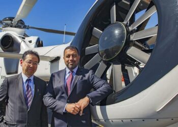 Shinichiro Watanabe, Senior Managing Executive Officer de SMFL, et Jaspal Jandu, CEO de LCI. © SMFL LCI Helicopters