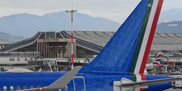 Un Airbus A220-300 d'ITA Airways à l'aéroport Nice-Côte d’Azur. Photo © Le Journal de l'Aviation - tous droits réservés