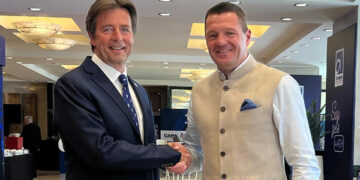 Bjorn Tore Larsen, CEO et cofondateur de Norse Atlantic Airways, et Pieter Elbers, CEO d’IndiGo © IndiGo