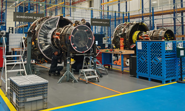 Les deux postes d'endoscopie de SAESB avant l'induction des moteurs dans le processus de maintenance.  © Le Journal de l'Aviation - tous droits réservés