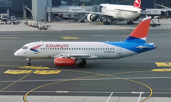 L'un des 20 Yakovlev Superjet 100 de la compagnie aérienne russe Azimuth Airlines à Instanbul. Photo © Le Journal de l'Aviation - tous droits réservés