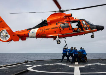 Photo © US Coast Guard / Jasen Newman