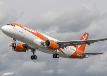 Les deux Airbus basés à Toulouse seront redéployés à Nantes et Lyon au mois d'avril, lorsqu'easyJet fermera sa base. © easyJet