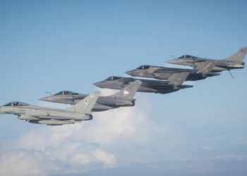 Des avions de combats français, américains et britanniques durant l’exercice Atlantic Trident en 2023. Photo USAF.