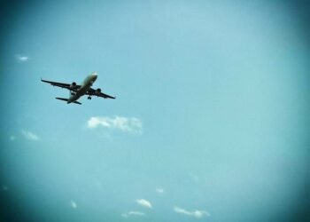 À l’approche de l’été, Eurocontrol a récemment tiré la sonnette d’alarme sur les risques qui pèsent sur la gestion du trafic aérien européen, alors que la demande ne cesse de croître depuis des mois