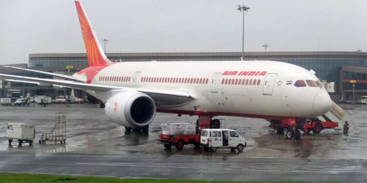 Un Boeing 787 d’Air India s’écrase juste après son décollage d’Ahmedabad