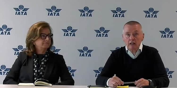 Marie Owens Thomsen, SVP Durabilité et chief economist de l'IATA, et Willie Walsh, directeur général de l'IATA. © IATA (capture de la conférence de presse)