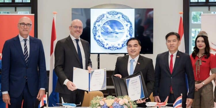 La cérémonie de signature a eu lieu le 15 septembre à la résidence de l'ambassade des Pays-Bas à Bangkok. Photo © AFI KLM E&M