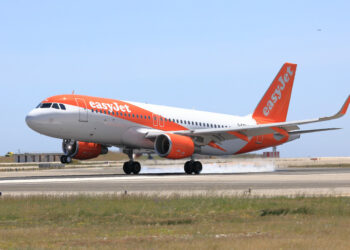 © easyJet