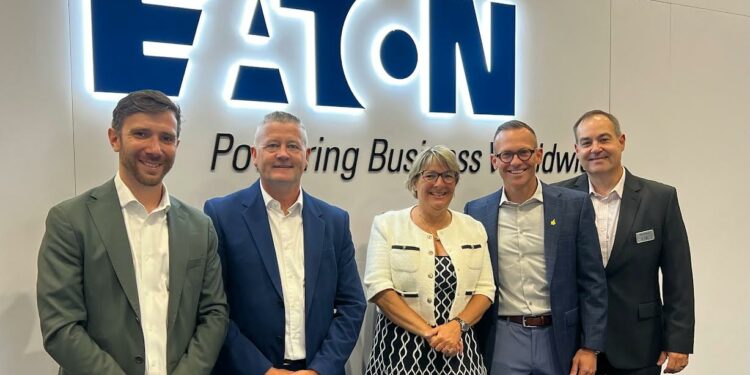 (de gauche à droite) Vincent Reculeau - Sales Director, Air Support, Mark Hutton - Managing Director, Air Support, Sabine Tertre - Présidente, Air Support, Matt Norman - VP Aftermarket & Commercial Services, Eaton Aerospace et Mike Nemeti - Director, Commercial Aftermarket, Eaton Aerospace. Photo Copyright Air Support