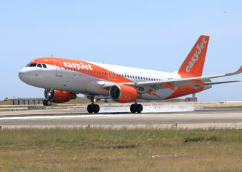 © easyJet