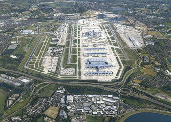 Projection de l'aéroport de Londres Heathrow à l'issue de la phase 1 du projet proposé par Arora, c'est-à-dire avec une troisième piste de 2 400 mètres de long. © Arora Group