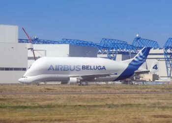 Le Beluga ST n°4 devant les installations d’Airbus le 15 juin 2026 à Colomiers, dépourvu de ses moteurs CF6-80C2. Photo Copyright Le Journal de l’Aviation - tous droits réservés