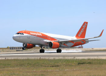 © easyJet