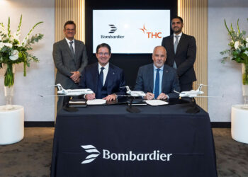 Cérémonie de signature de la lettre d'intention organisée au Salon aéronautique international de Farnborough, en présence du PDG de THC, le capitaine Arnaud Martinez, du responsable du secteur Aviation et Sécurité du Fonds d'investissement public (PIF), Muhammad Ovais Yousuf, du PDG de Bombardier, Éric Martel, et du président du conseil d'administration, Pierre Beaudoin. © Bombardier