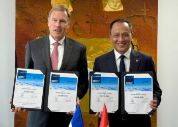 Wouter van Wersch, président d'Airbus International, et Hong Ha, PDG de Vietnam Airlines. © Vietnam Airlines