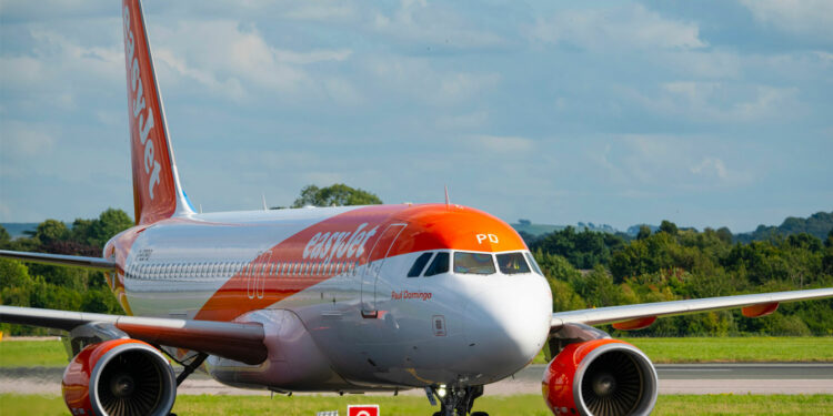© easyJet